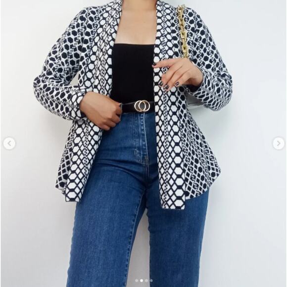 Chicos Women Reversible Geometric Soft Knit Cardigan Sweater Size XL Black White - Picture 1 of 10